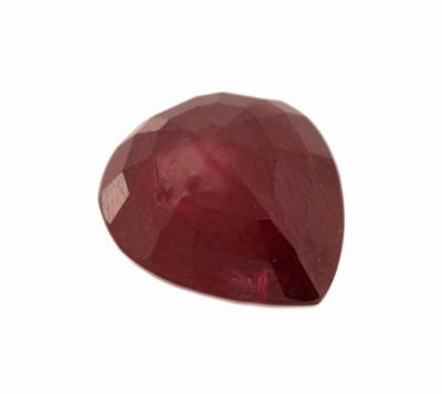 27049251b - Loser Rubin, ca. 8.10 ct, facett. Tropfen, ca.14.79 x 12.36 x 5.49 mm, Purplish Red, ...