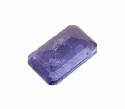 27049255b - Loser Tansanit, ca. 2.35 ct, Treppenschliff, ca. 9.31 x 5.95 x 4.04 mm Schätzpreis: 700, ...