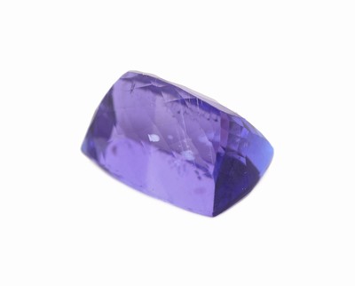 27049260b - Loser Tansanit, ca. 5.96 ct, Kissenschliff, ca. 11.57 x 8.06 x 7.13 mm Schätzpreis: ...