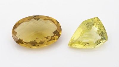 Image Lot 2 lose Lemoncitrine, 1 x ovalfacett. ca. 41.06 ct, 1 x Fantasieschliff ca. 26.83 ct ...