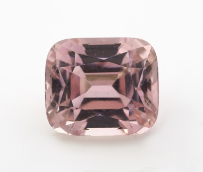Image Loser Kunzit, ca. 56.46 ct, Kissenschliff, ca.21.84 x 18.86 x 16.77 mm Schätzpreis: ...