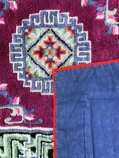 27049284c - 1 paar´Meditation-Matten´, Tibet, Mitte 20.Jhd, Wolle auf Baumwolle, ca. 80 x 80 cm, ...