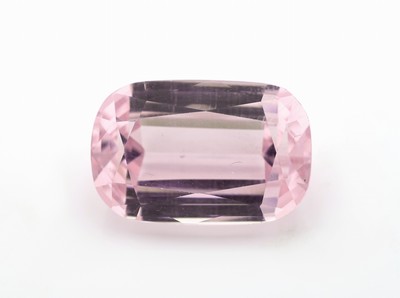 Image Loser Kunzit, ca. 23.54 ct, Kissenschliff, ca.19.96 x 13.25 x 9.93 mm Schätzpreis: 2500, ...