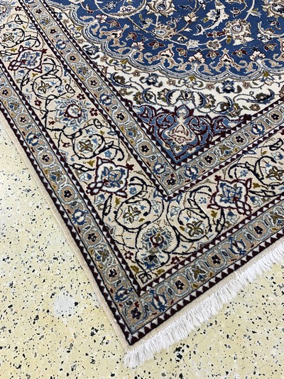 27049292e - Nain fein(9 La), Persien, Ende 20.Jhd, Korkwolle mit Seide, ca. 325 x 215 cm, ...