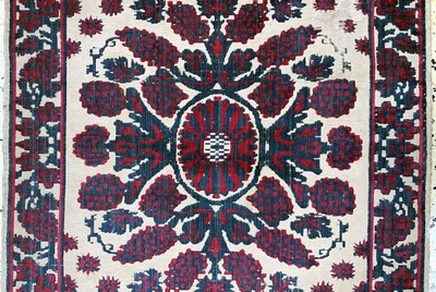 27049295b - Antike Osmanische Stickerei, 18.Jhd, Seidensamt, ca. 110 x 62 cm, EHZ: 2 Schätzpreis: ...