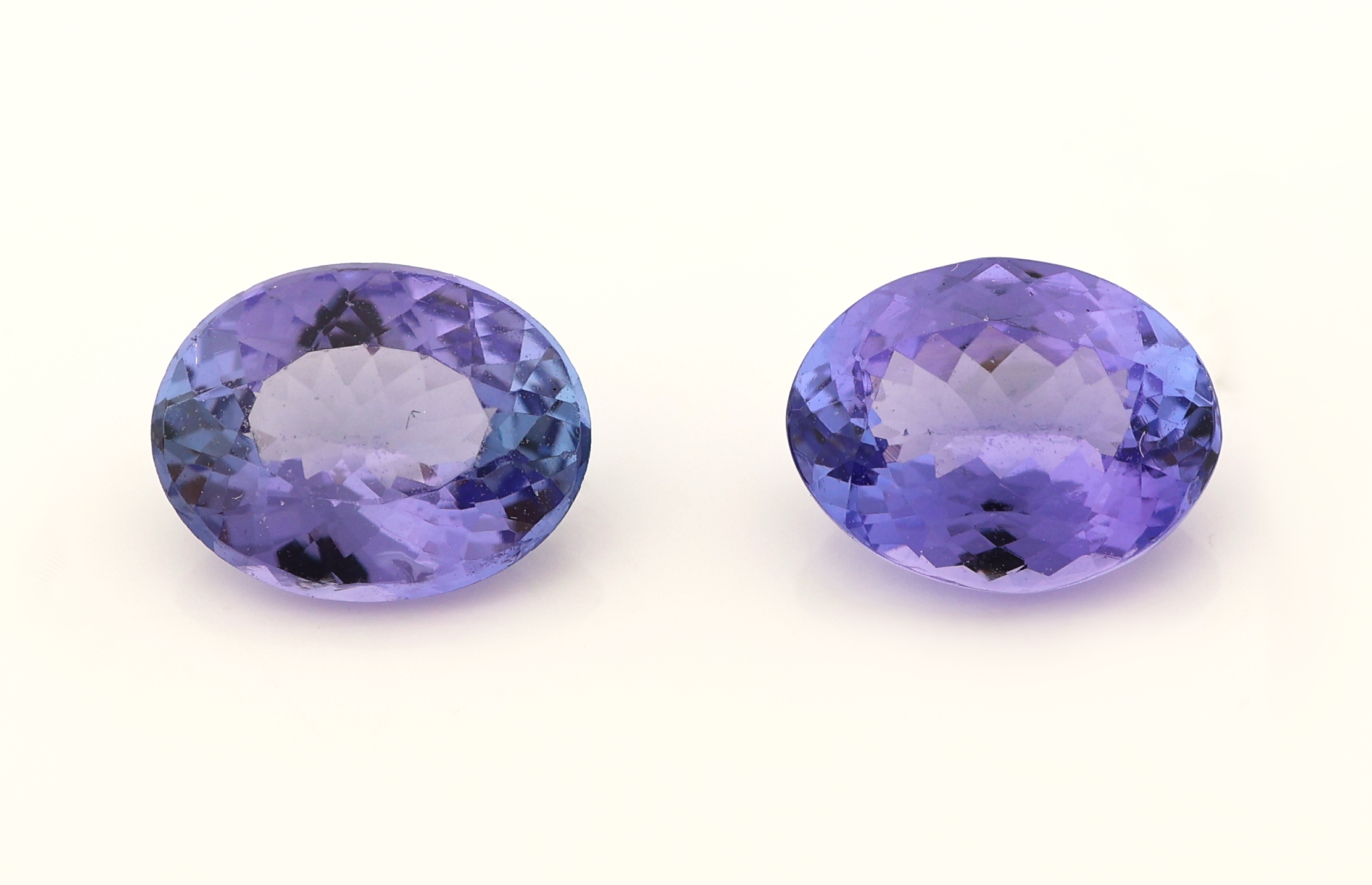 Image 27049306 - Lot 2 loose oval bevelled tanzanites , totalapprox. 3.34 ct Valuation Price: 780, - EUR
