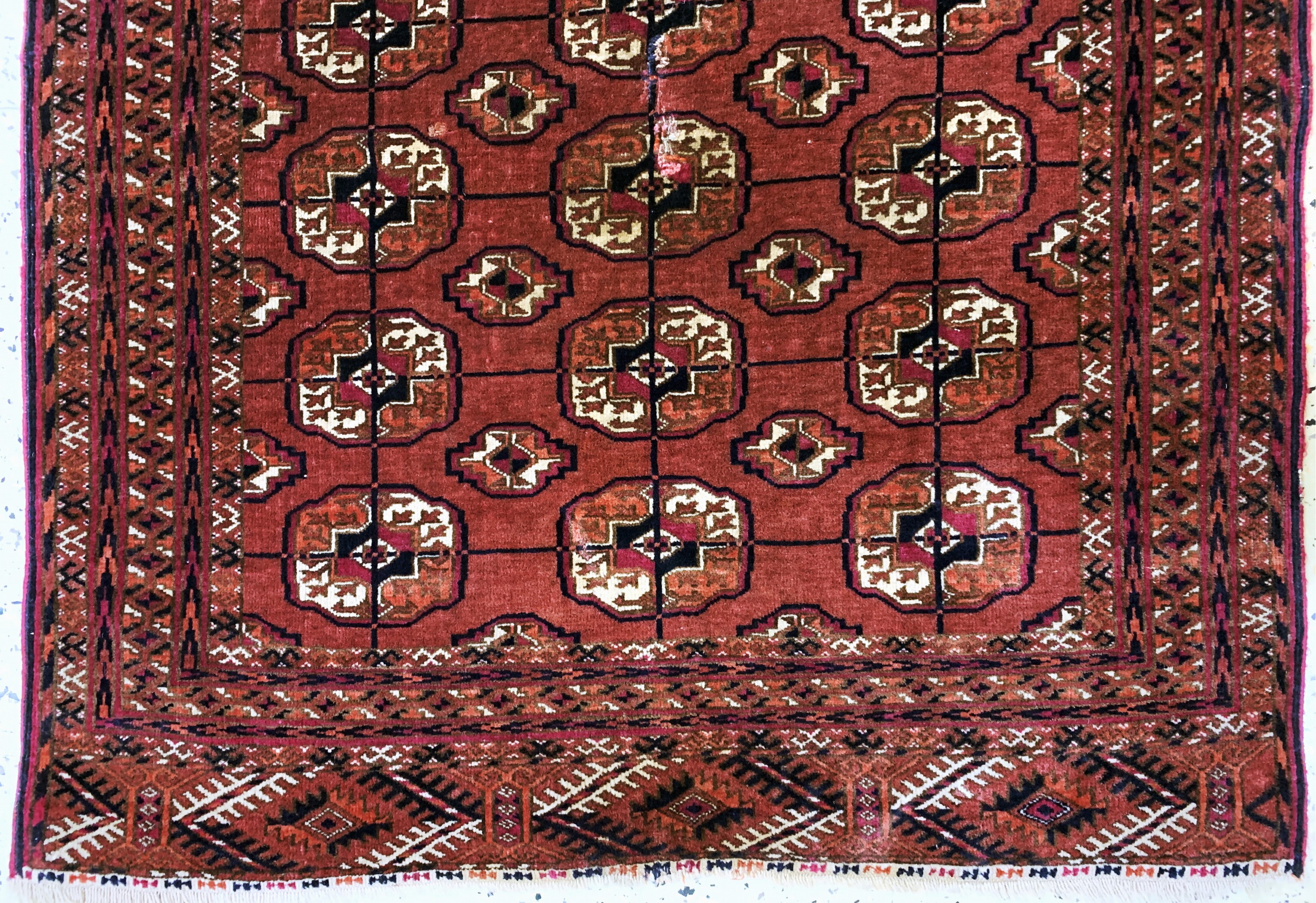 Detail b: "Herdteppich"antik, Turkmenistan, um 1900, Wolle auf Wolle, ca. 110 x 85 cm, EHZ: 2, (restauriert)