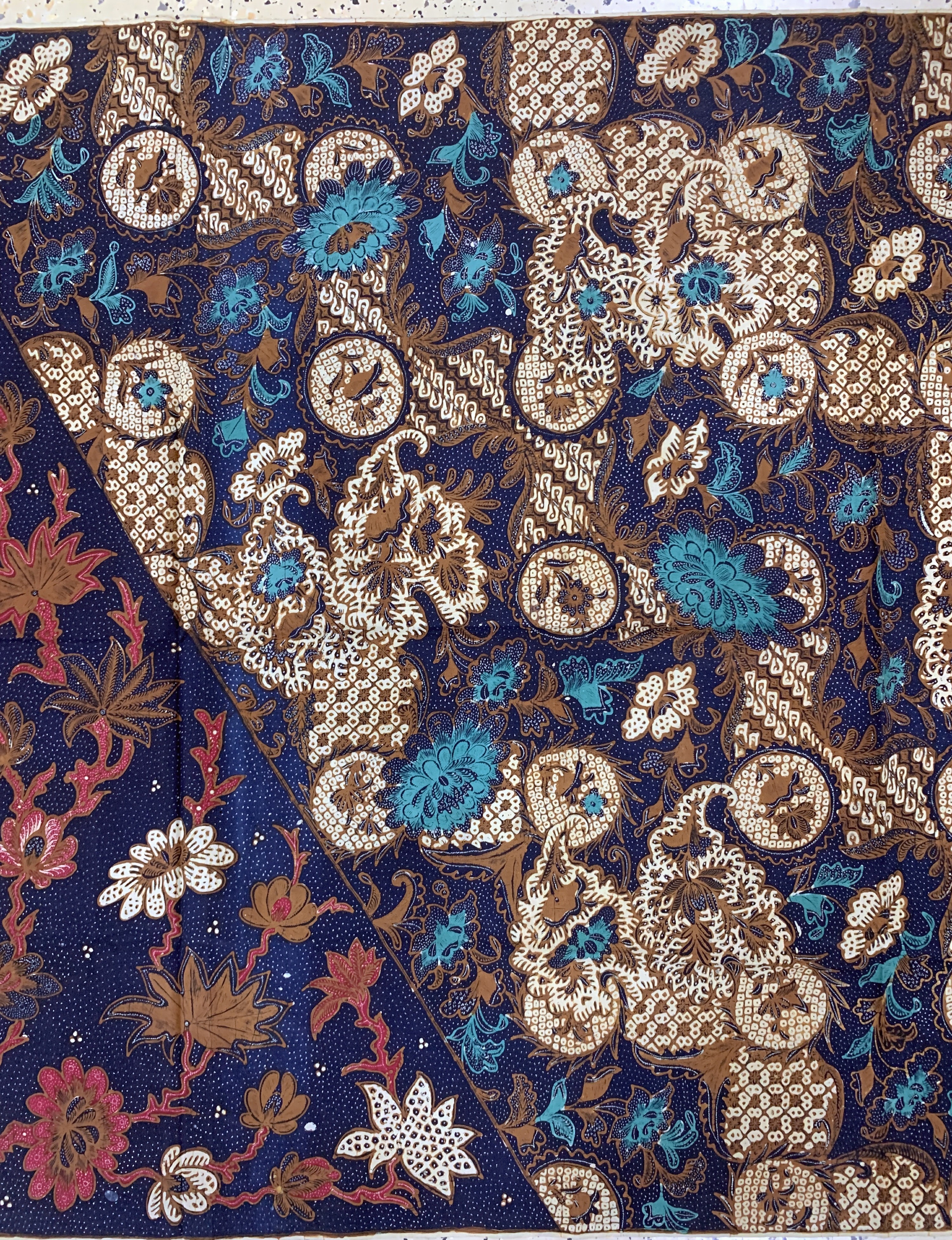 Detail c: Kain Panjang, Java, Indonesien, Mitte 20.Jhd, Handgezeichnete Batik, ca. 240 x 106 cm, EHZ: 1-2