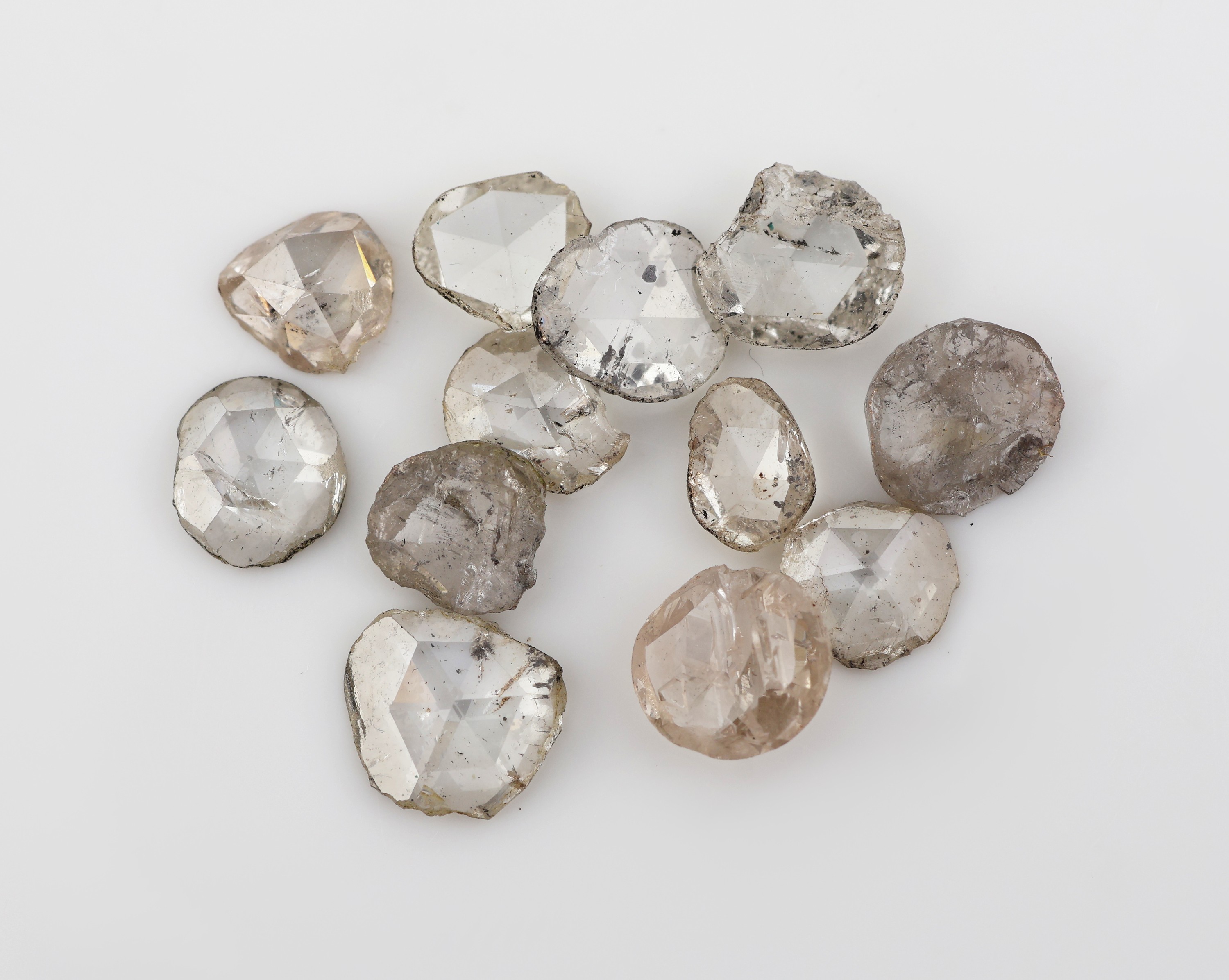 Image 27049328 - Lot lose Diamantrosen, zus. ca. 2.91 ct Ausfassware, teilw. besch. Schätzpreis: 1100, - ...