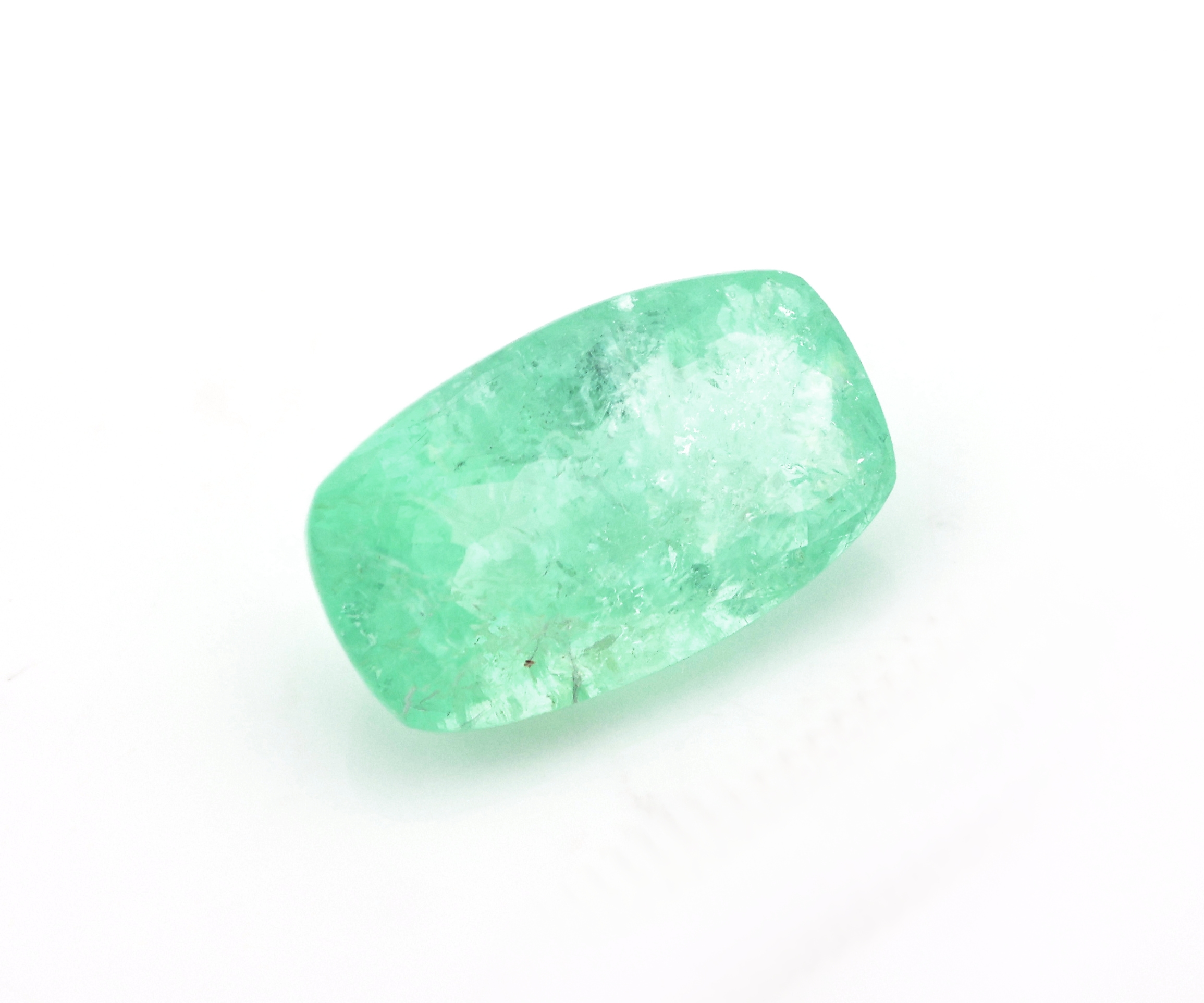 Detail a: Loser Turmalin, ca. 3.05 ct, Cushion Cut, ca. 11.90 x 7.16 x 4.68 mm, Herkunft Mosambik, GIL-Expertise anbei