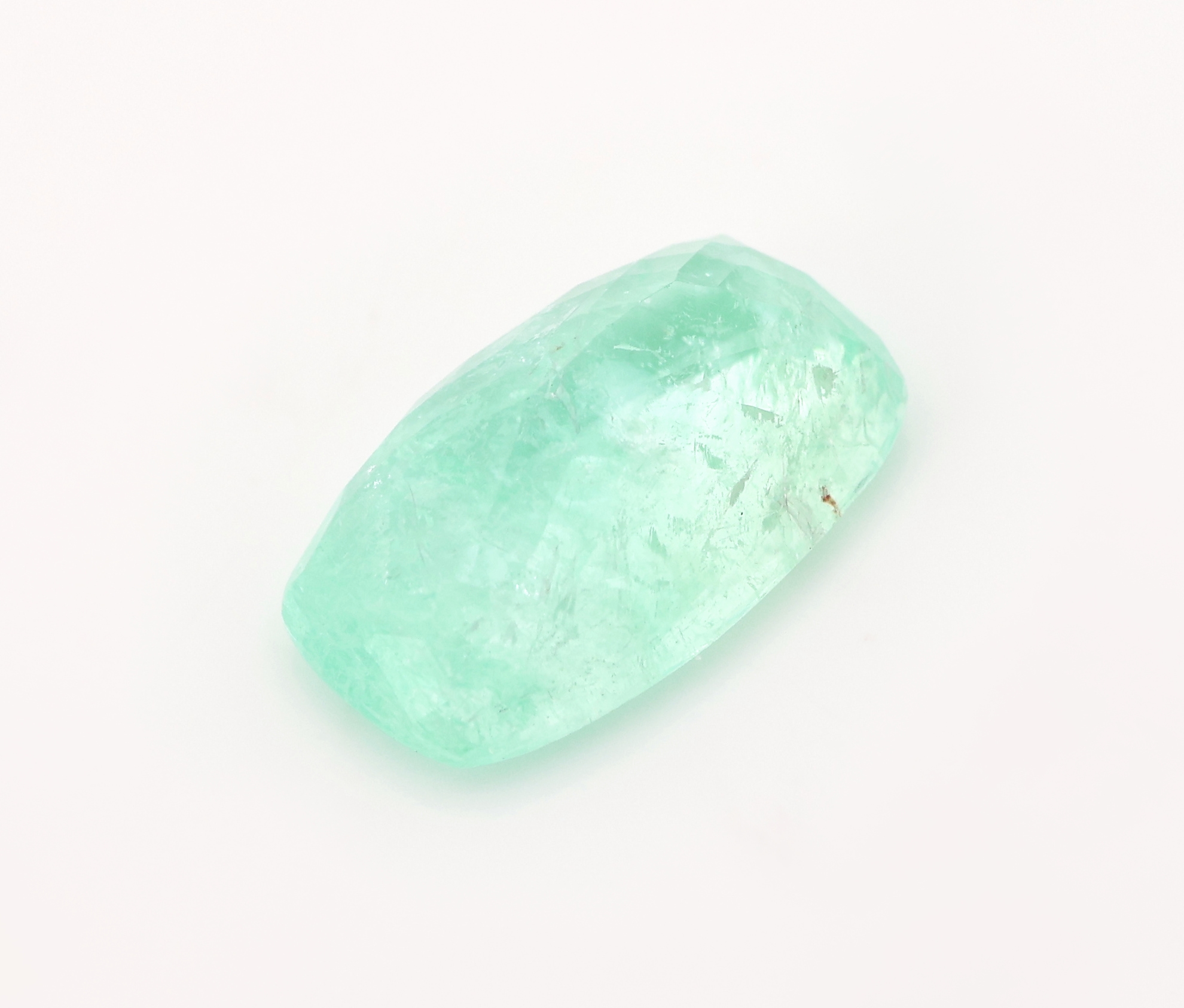 Detail b: Loser Turmalin, ca. 3.05 ct, Cushion Cut, ca. 11.90 x 7.16 x 4.68 mm, Herkunft Mosambik, GIL-Expertise anbei