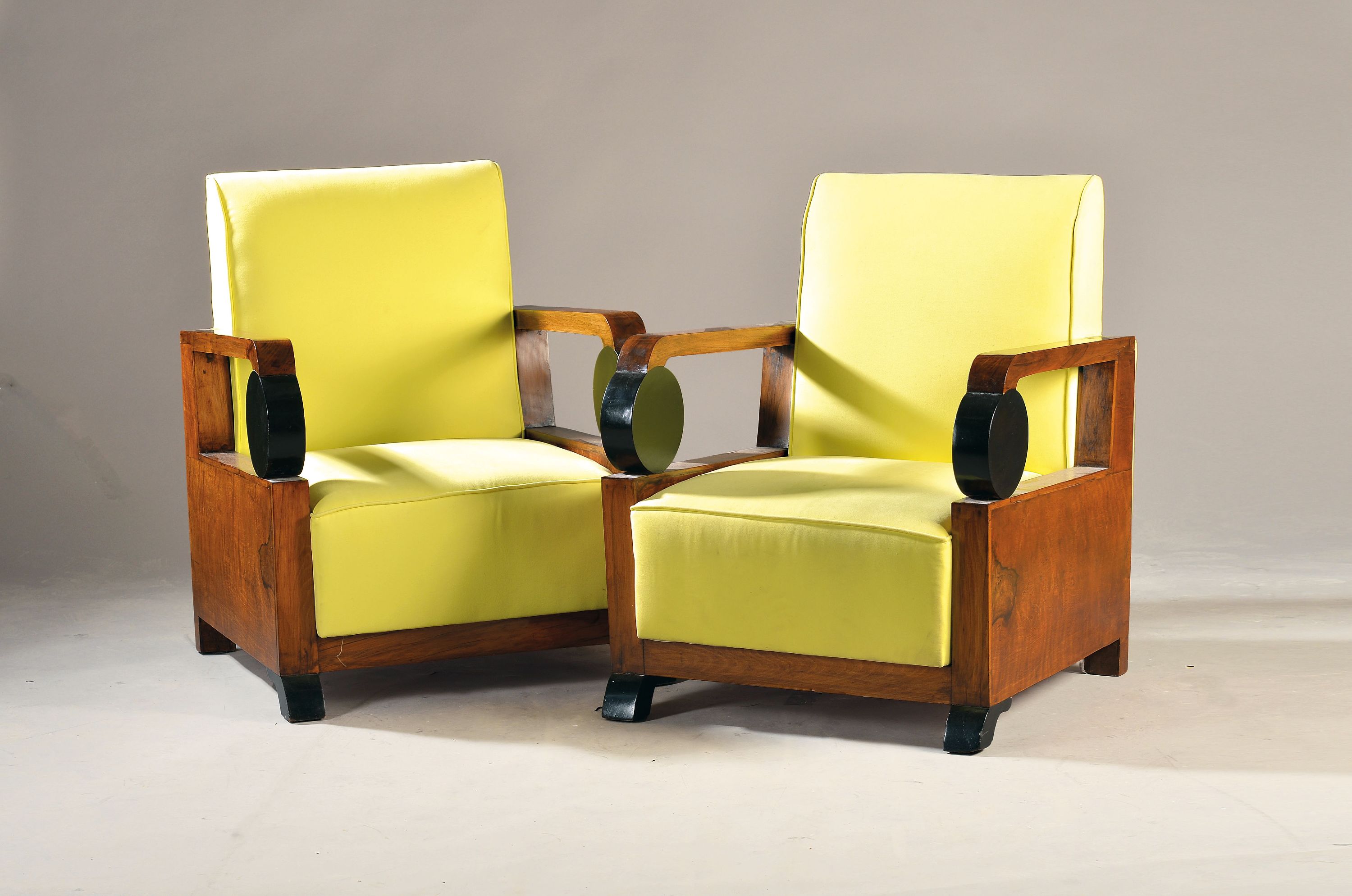 Image 27049348 - Paar Armlehn- bzw. Clubsessel des Art Deco, um1920/30er, Nußbaum, hellgelbe ...