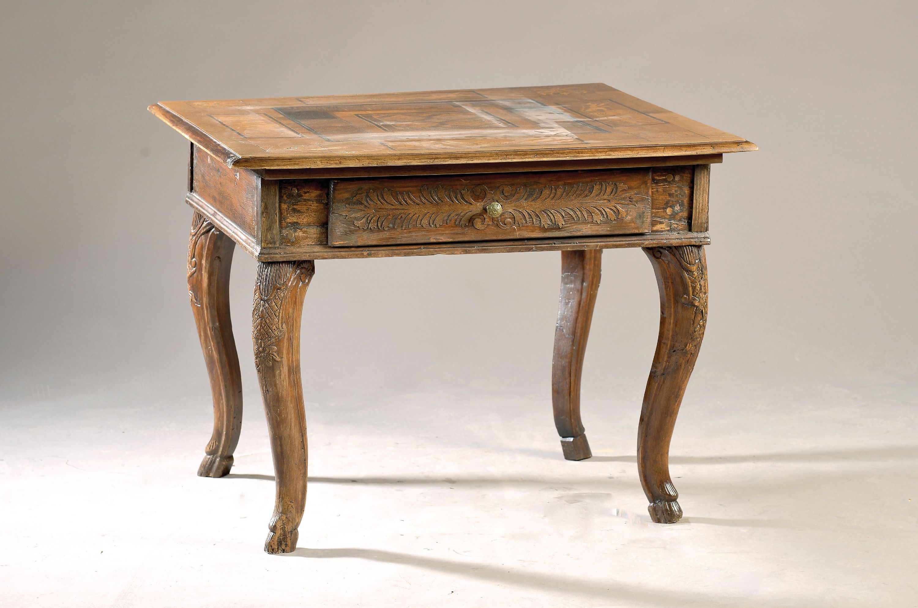 Image 27049355 - Barocktisch, 18.Jh., Nußbaumfurnier, Oberfläche aufwendig intarsiert aus diversen ...