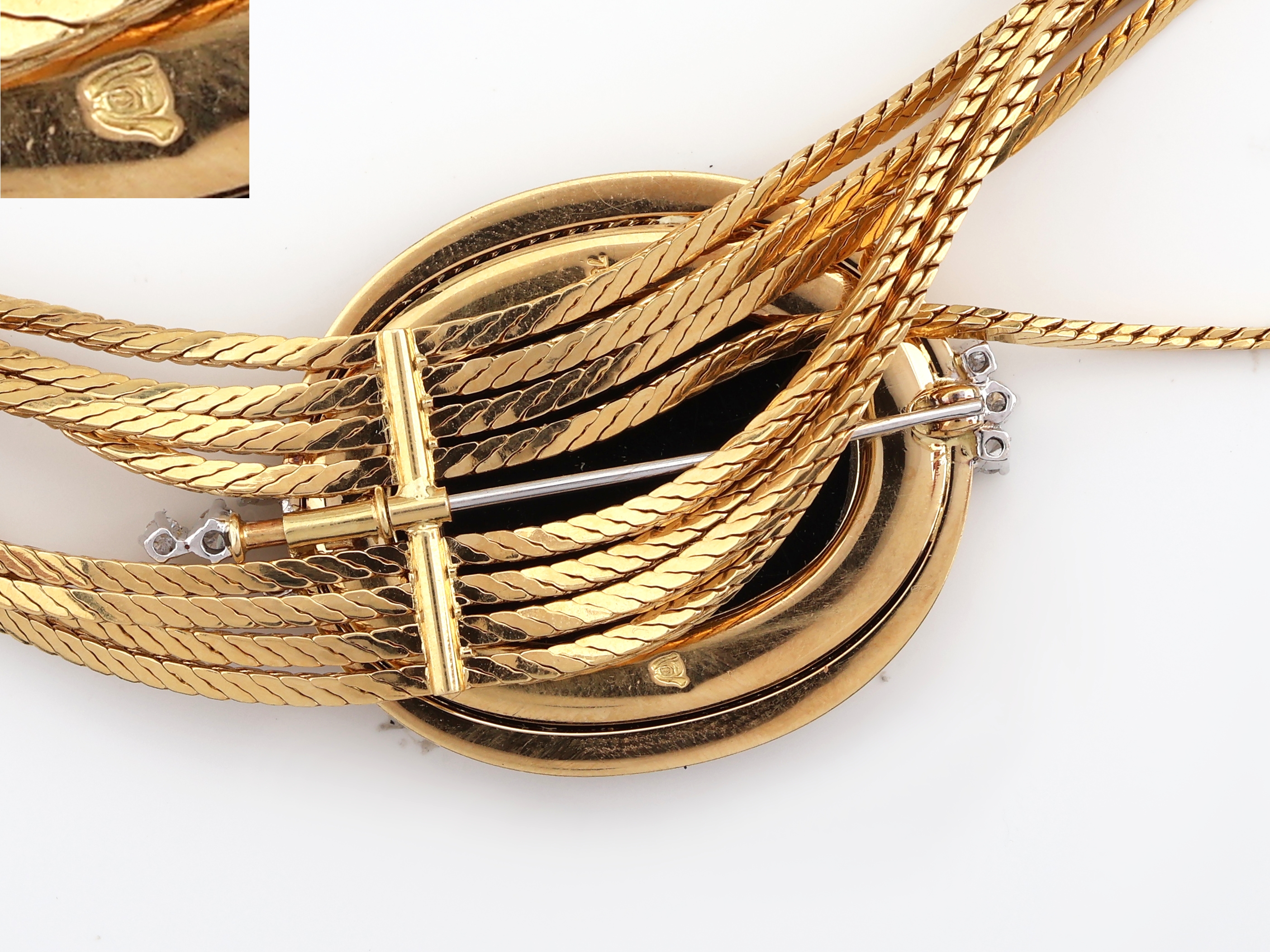 Detail c: 18 kt Gold WELLENDORFF Brillant-Kamee-Collier, GG 750/000, 4-reihiges Collier mit 8-reihiger Abhängung, mittig Lagensteinkamee mit Kriegerkopf, 33 ...