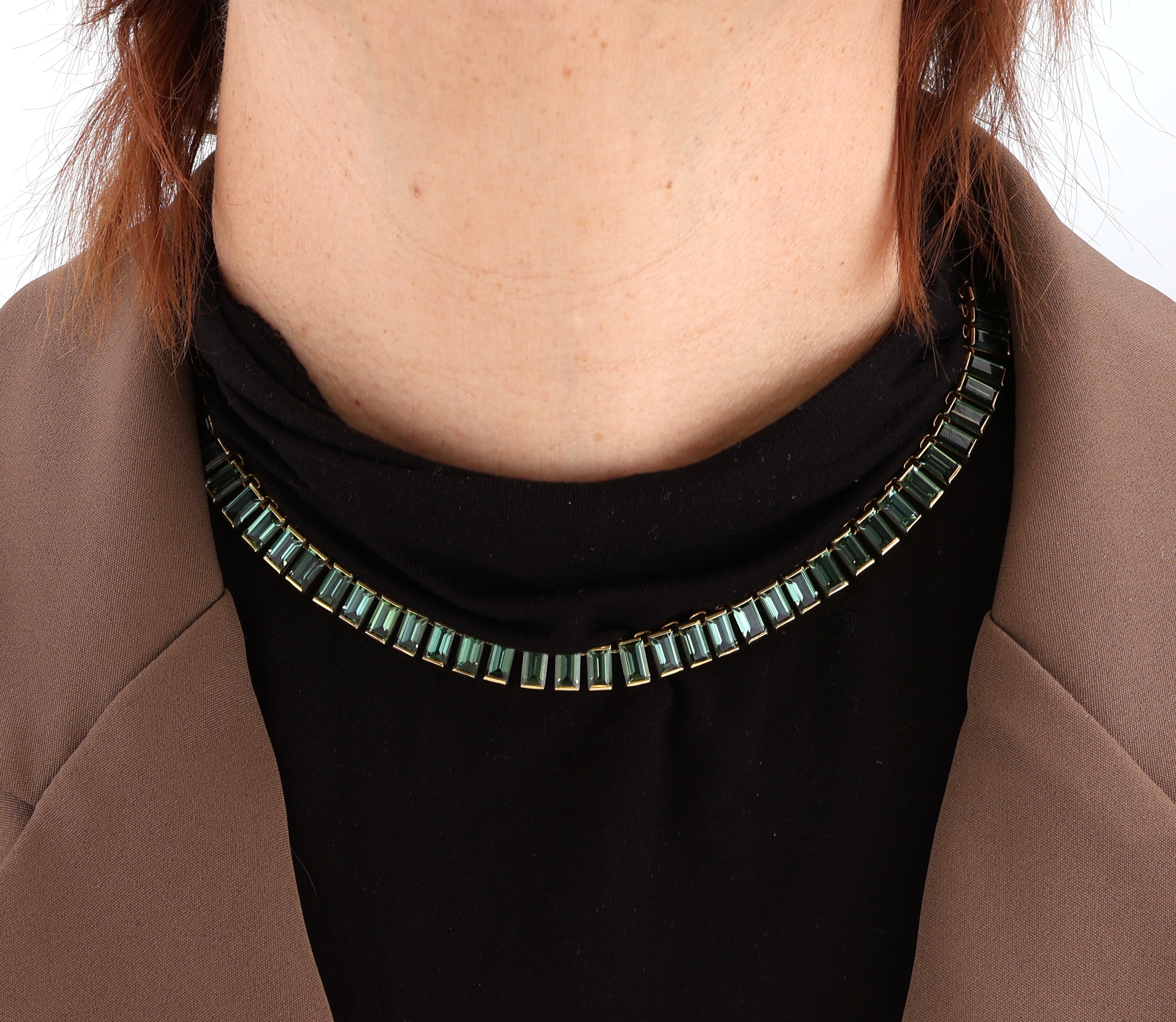 Detail f: 18 kt Gold Turmalin-Collier, GG 750/000, 70 grüne brasilianische Turmalin-Baguettes von feiner Farbe zus. ca. 64.48 ct, L. ca. 40-43 cm, ca. 54.4 ...