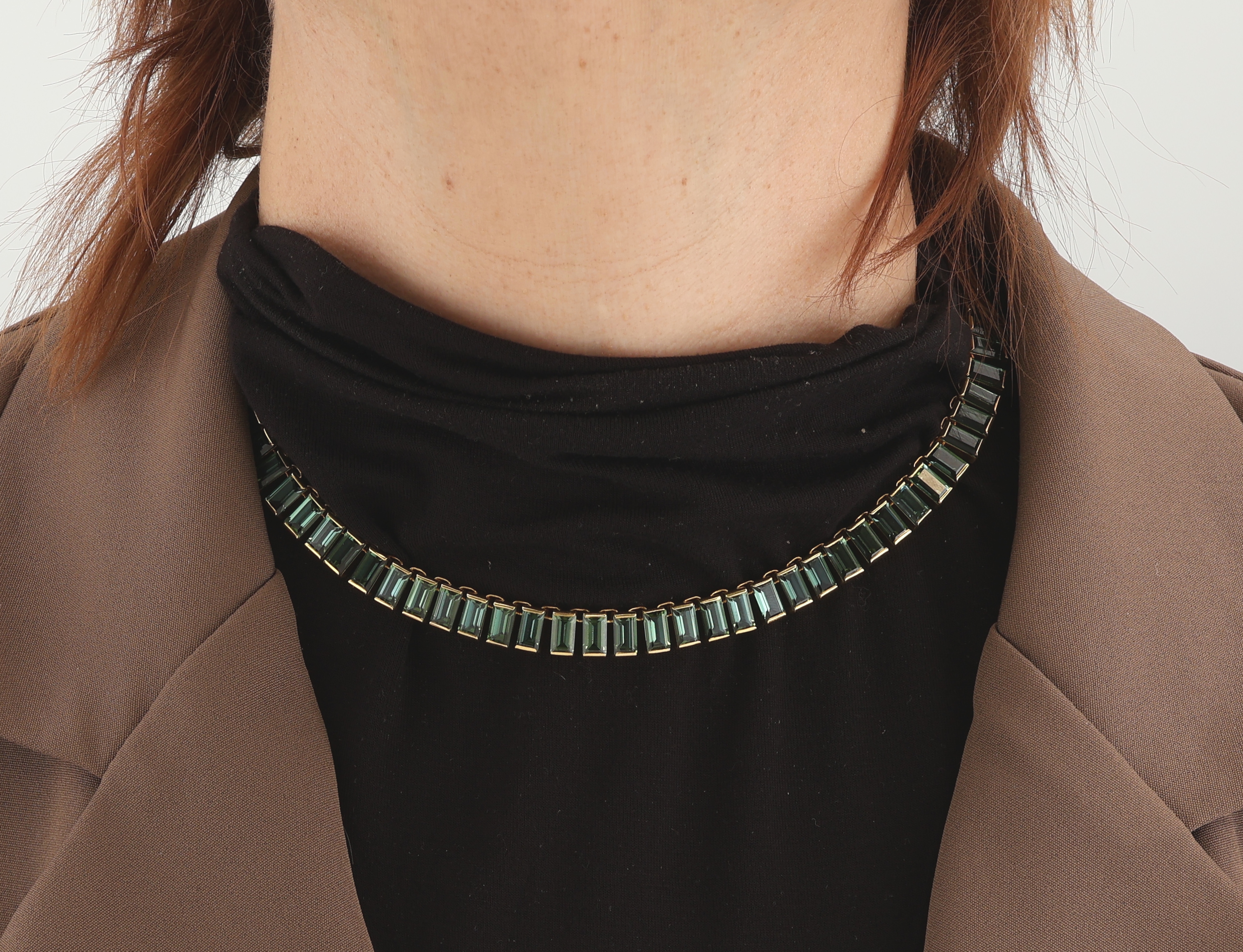 Detail g: 18 kt Gold Turmalin-Collier, GG 750/000, 70 grüne brasilianische Turmalin-Baguettes von feiner Farbe zus. ca. 64.48 ct, L. ca. 40-43 cm, ca. 54.4 ...