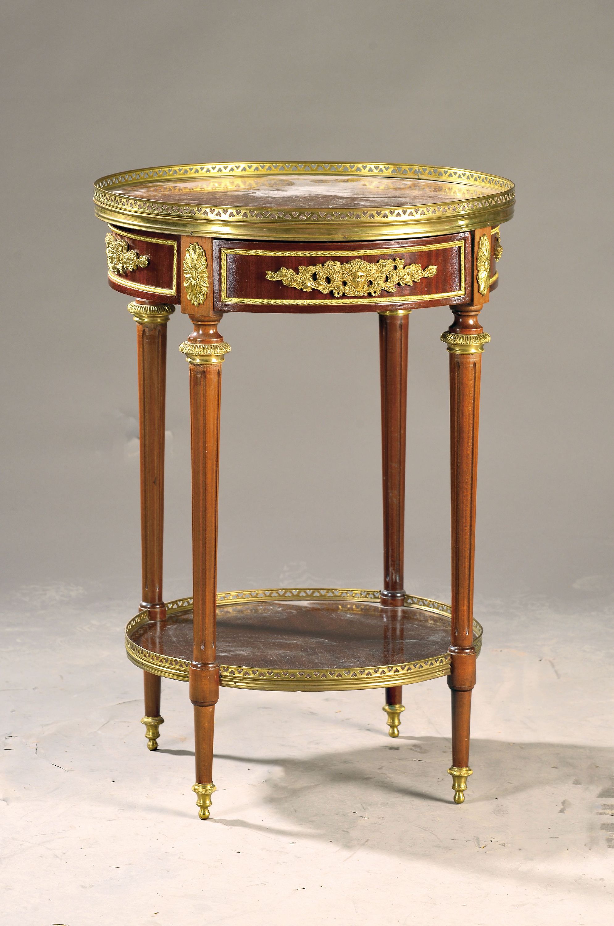 Image 27049369 - Runder Beistelltisch, Frankreich, um 1860, Mahagonifurnier, runde eingelassene ...