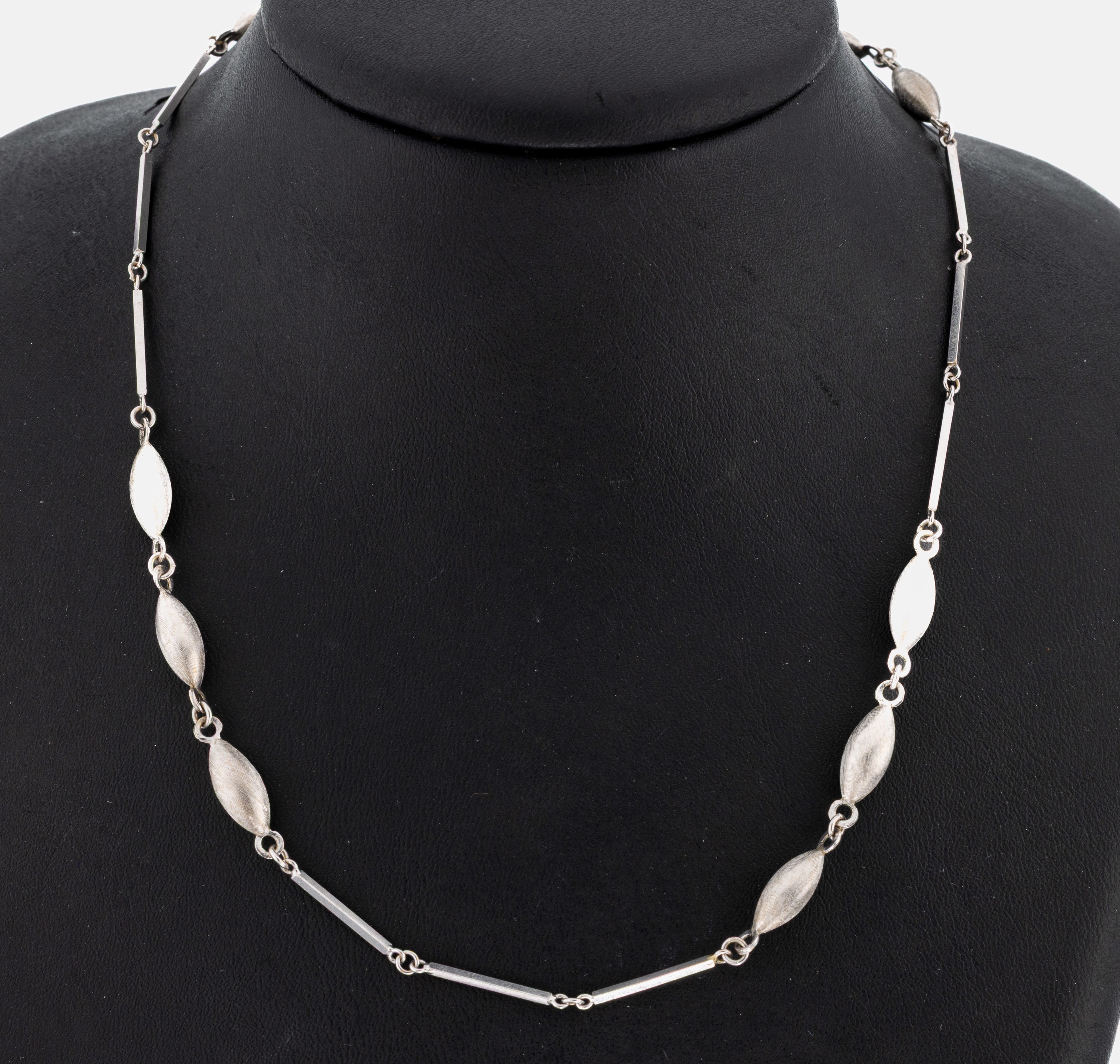 Image 27049375 - 14 kt gold necklace , WG 585/000, satin finished and polished, l. approx. 86 cm, bolt ...