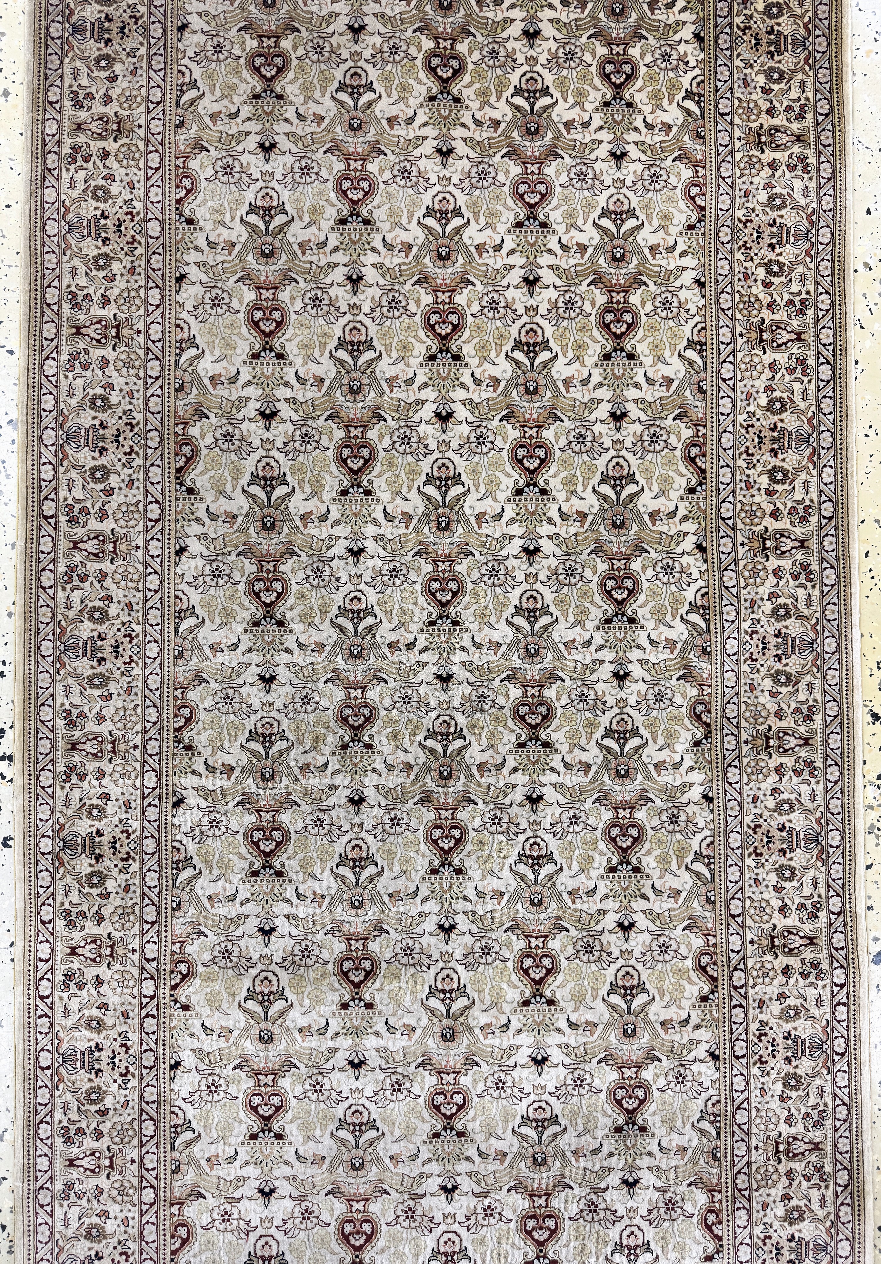 Detail b: Hereke Seide fein, China, Ende 20.Jhd., reine Naturseide, ca. 303 x 79 cm, ca. 1,0 Mio. Kn/qm, EHZ: 1-2