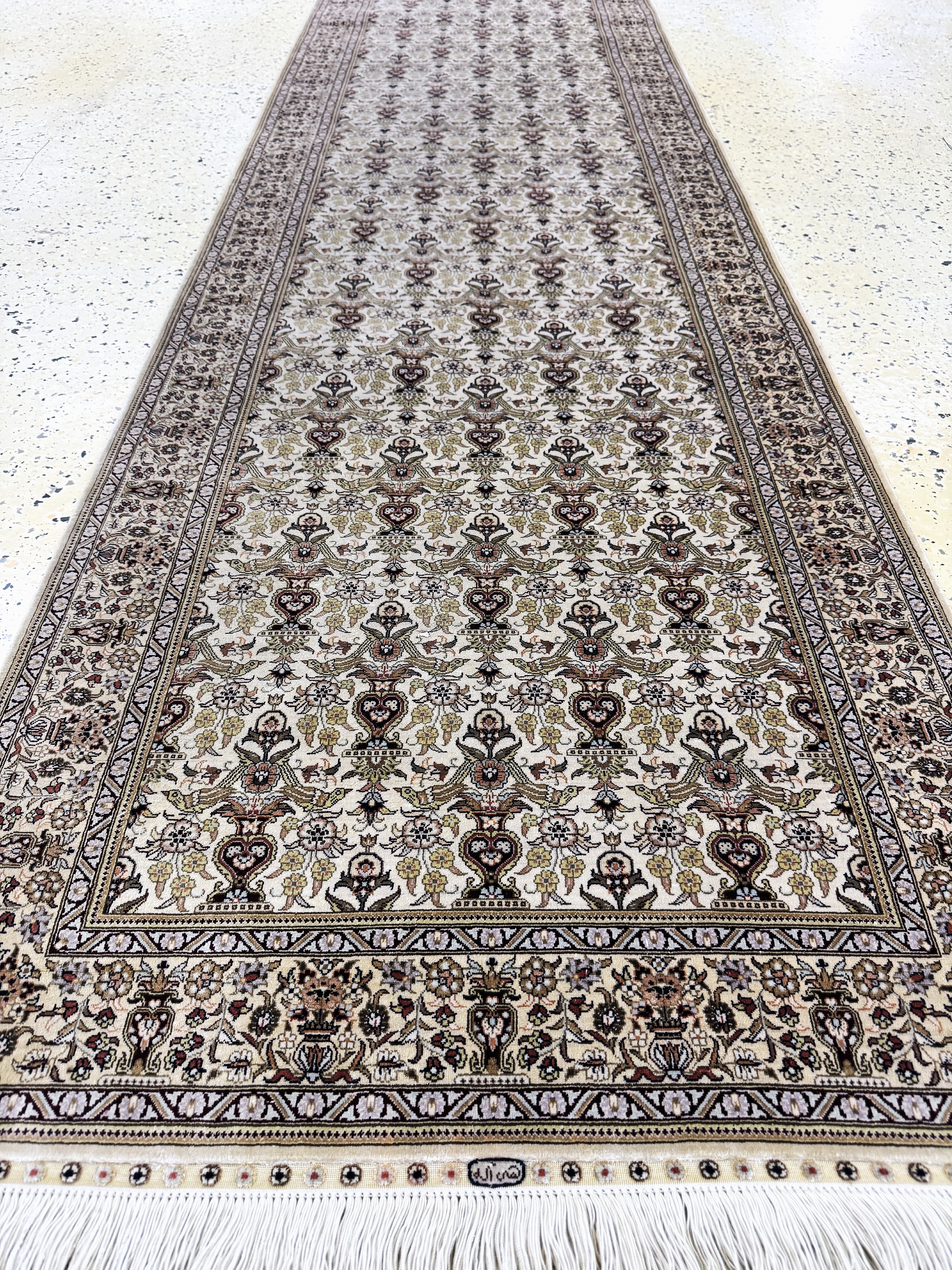 Detail e: Hereke Seide fein, China, Ende 20.Jhd., reine Naturseide, ca. 303 x 79 cm, ca. 1,0 Mio. Kn/qm, EHZ: 1-2