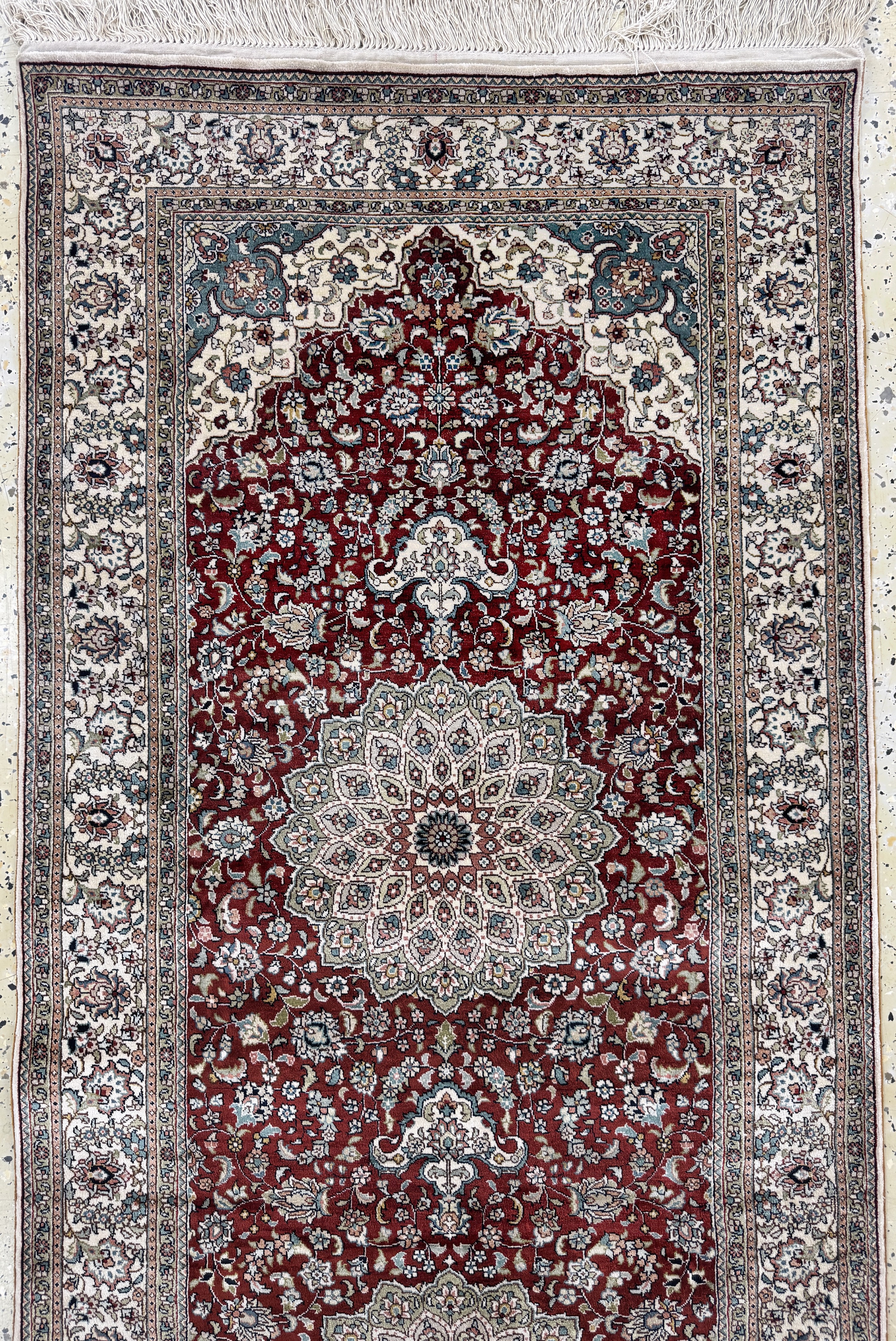 Detail a: Hereke Seide fein, China, Ende 20.Jhd., reine Naturseide, ca. 304 x 78 cm, EHZ: 1-2