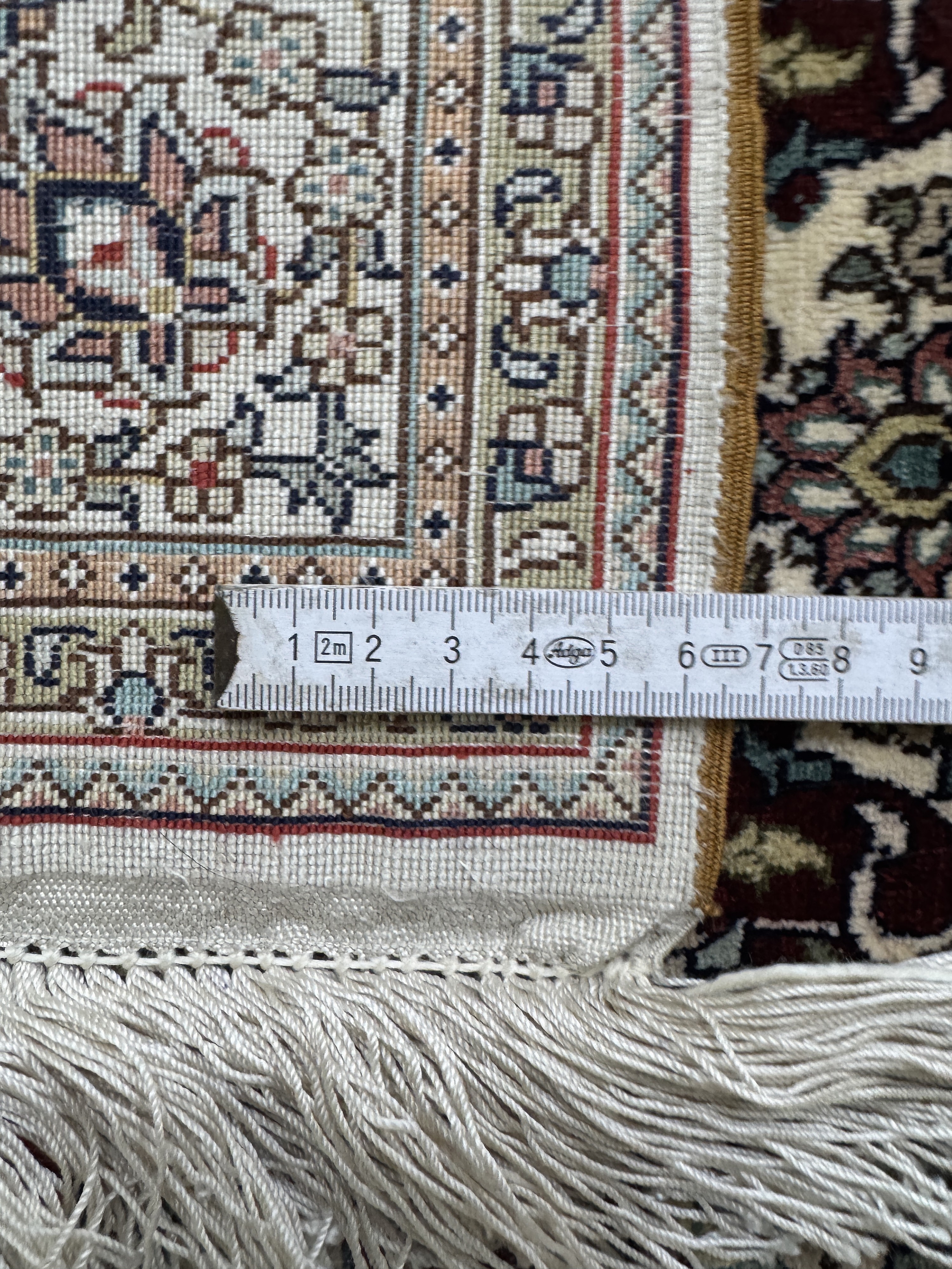 Detail e: Hereke Seide fein, China, Ende 20.Jhd., reine Naturseide, ca. 304 x 78 cm, EHZ: 1-2