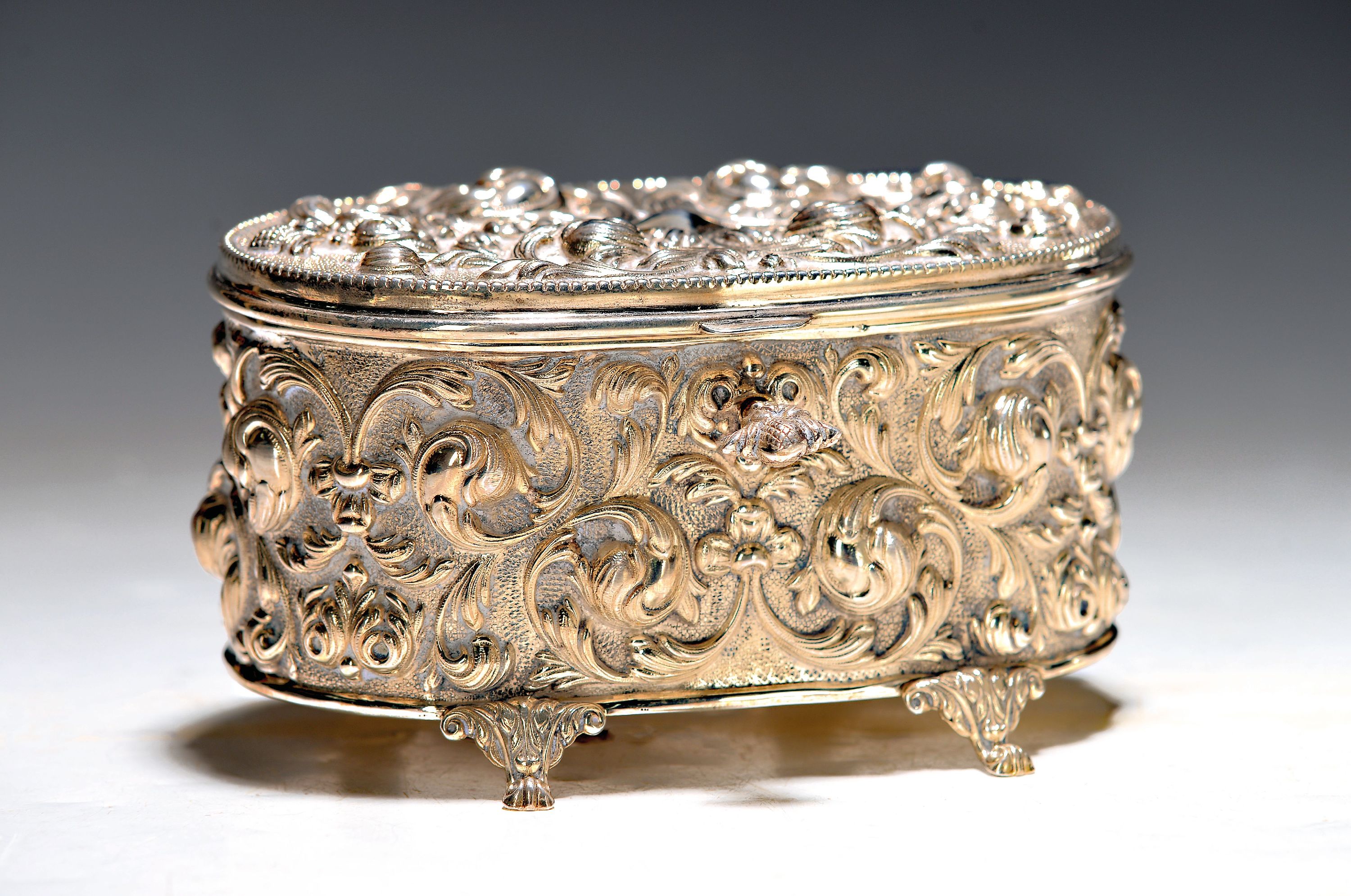 Image 27049390 - Deckeldose aus Silber, wohl Italien, 20.Jh., 925er-Silber, innen vergoldet, Scharnier ...