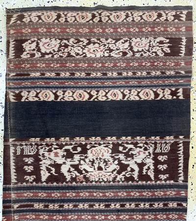 27049301a - Indonesischer´Sarong´, Anfang 20.Jhd, Baumwolle, ca. 167 x 62 cm, EHZ: 2 Schätzpreis: ...