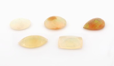 27049303a - Lot 5 lose facett. Opale, zus. ca. 8.57 ct, versch. Schliffformen und Größen ...