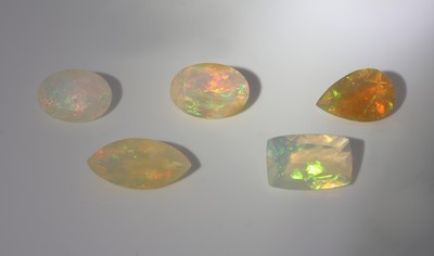 27049303b - Lot 5 lose facett. Opale, zus. ca. 8.57 ct, versch. Schliffformen und Größen ...