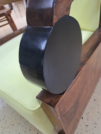 27049348n - Paar Armlehn- bzw. Clubsessel des Art Deco, um1920/30er, Nußbaum, hellgelbe ...