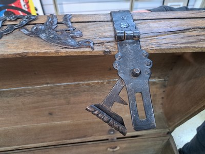 27049354d - Round lid chest, Baroque, 18th century, solid oak, with elaborately forged iron fittings, ...