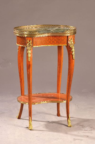 Image Etagerentisch, Frankreich, um 1900, Nußbaumfurnier, Messinggalerie, eingelassene ...