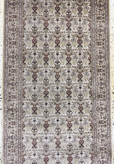 27049377b - Hereke Seide fein, China, Ende 20.Jhd., reine Naturseide, ca. 303 x 79 cm, ca. 1,0 Mio. ...