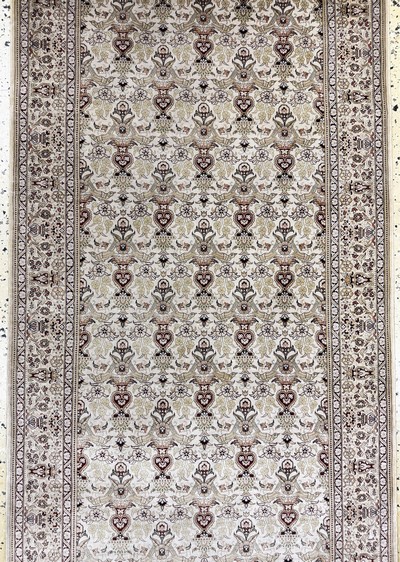 27049377c - Hereke Seide fein, China, Ende 20.Jhd., reine Naturseide, ca. 303 x 79 cm, ca. 1,0 Mio. ...
