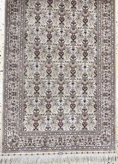 27049377d - Hereke Seide fein, China, Ende 20.Jhd., reine Naturseide, ca. 303 x 79 cm, ca. 1,0 Mio. ...