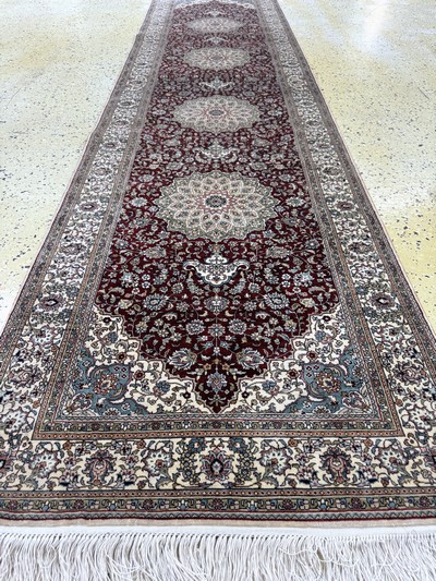 27049378d - Hereke Seide fein, China, Ende 20.Jhd., reine Naturseide, ca. 304 x 78 cm, EHZ: 1-2 ...