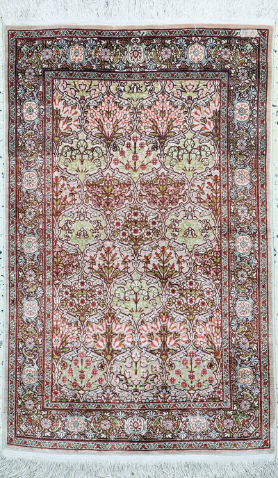 Image Hereke Seide fein, sign. Türkei, Ende 20.Jhd., reine Naturseide, ca. 115 x 74 cm, ...