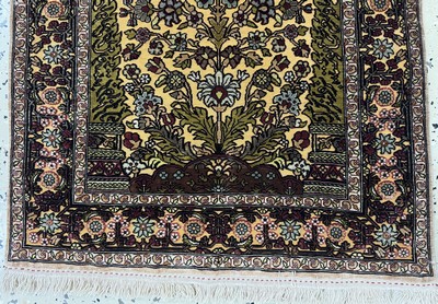 27049384b - Hereke Seide fein, sign., Türkei, Ende 20.Jhd., reine Naturseide, ca. 75 x 54 cm, ...