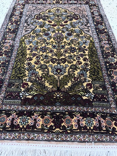 27049384d - Hereke Seide fein, sign., Türkei, Ende 20.Jhd., reine Naturseide, ca. 75 x 54 cm, ...