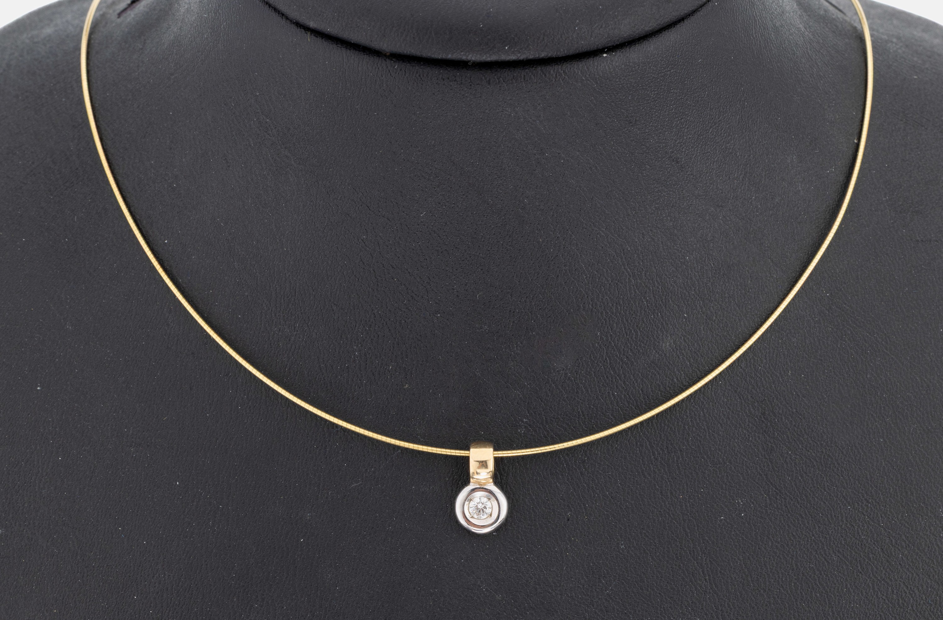 Image 27049421 - 14 kt gold brilliant-pendant , YG/WG 585/000, brilliant approx. 0.12 ct Wesselton/p, ...