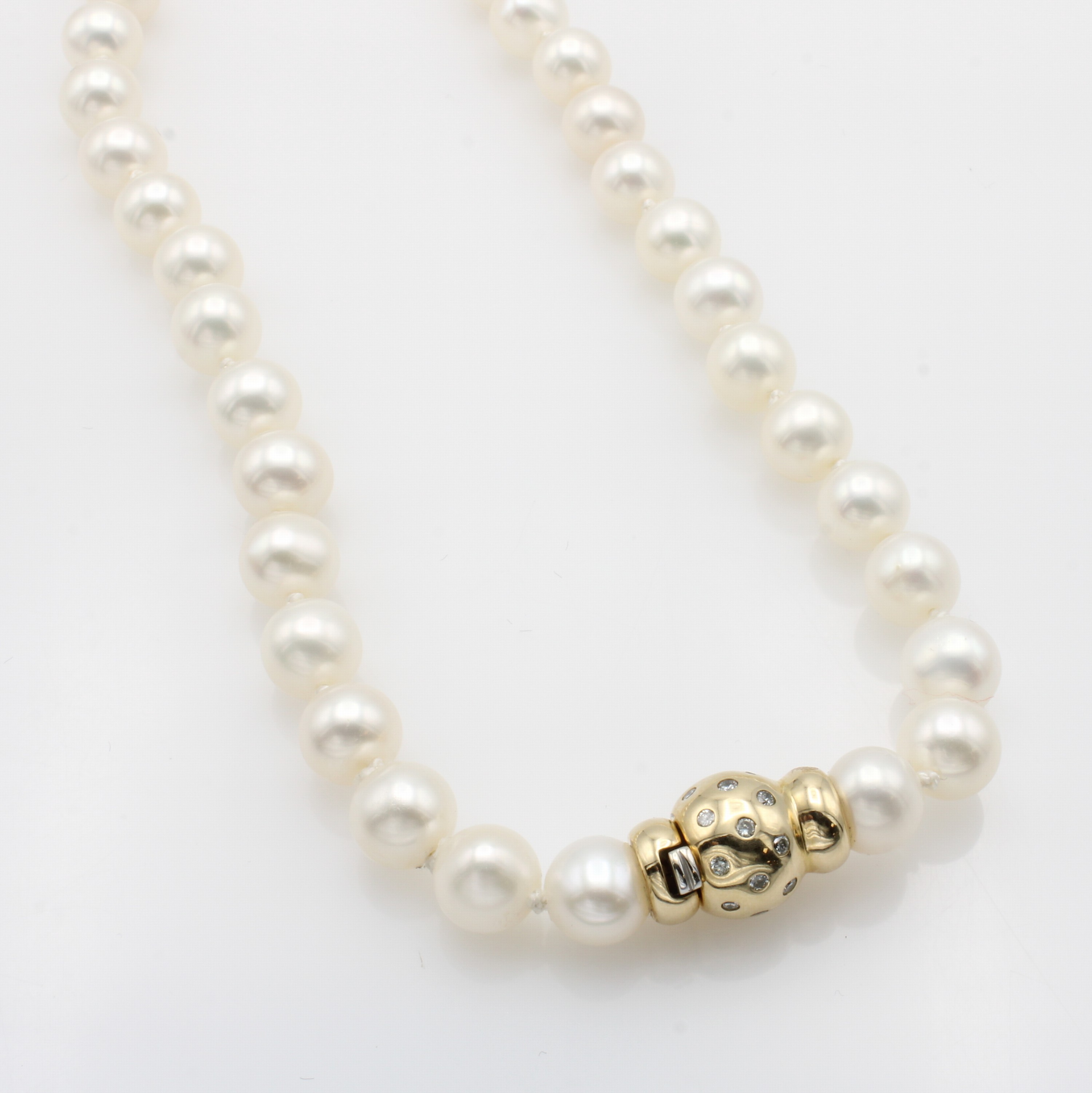 Image 27049432 - Brillantschließe an Süßwasserzuchtperlenkette, GG 585/000, Brill. verstreut gef. zus. ...