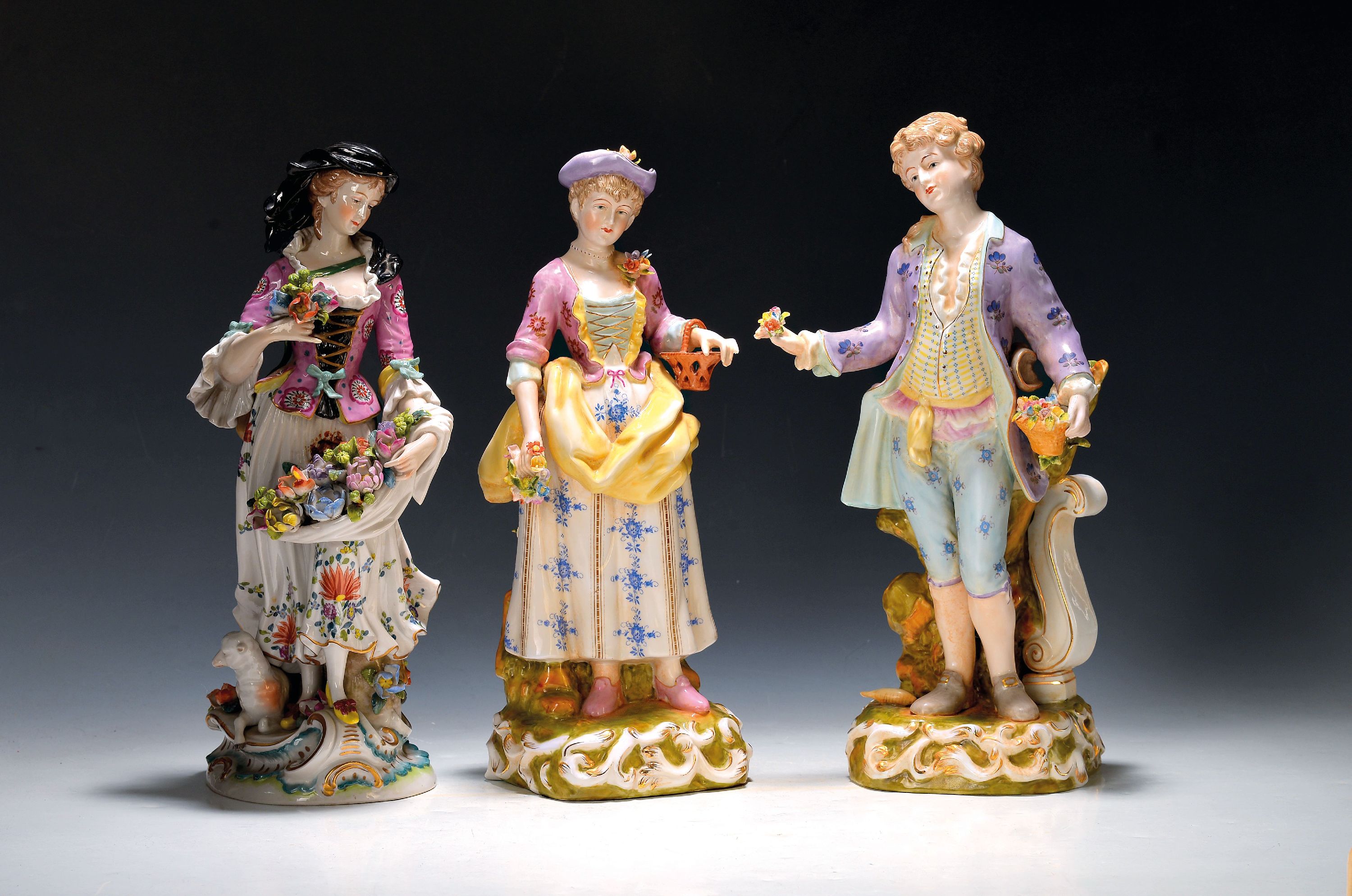 Image 27049447 - Drei große Porzellanfiguren, 2.Hälfte 20. Jh., 1. wohl Bohne Rudolstadt, Gärtnerin ...