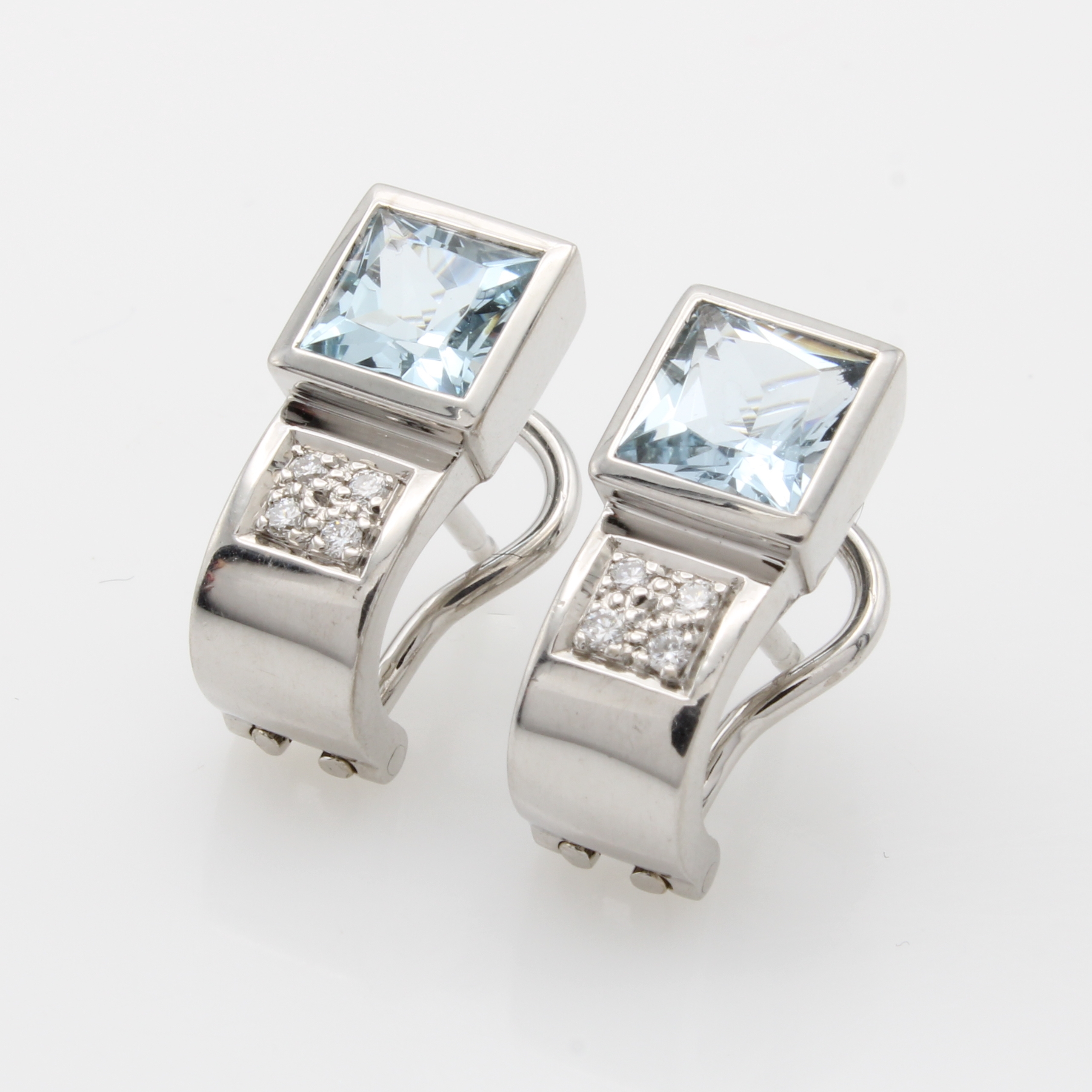 Image 27049458 - Paar Steckcreolen mit Aquamarinen und Brillanten, WG 750/000, 2 Aquamarincarrées, ...