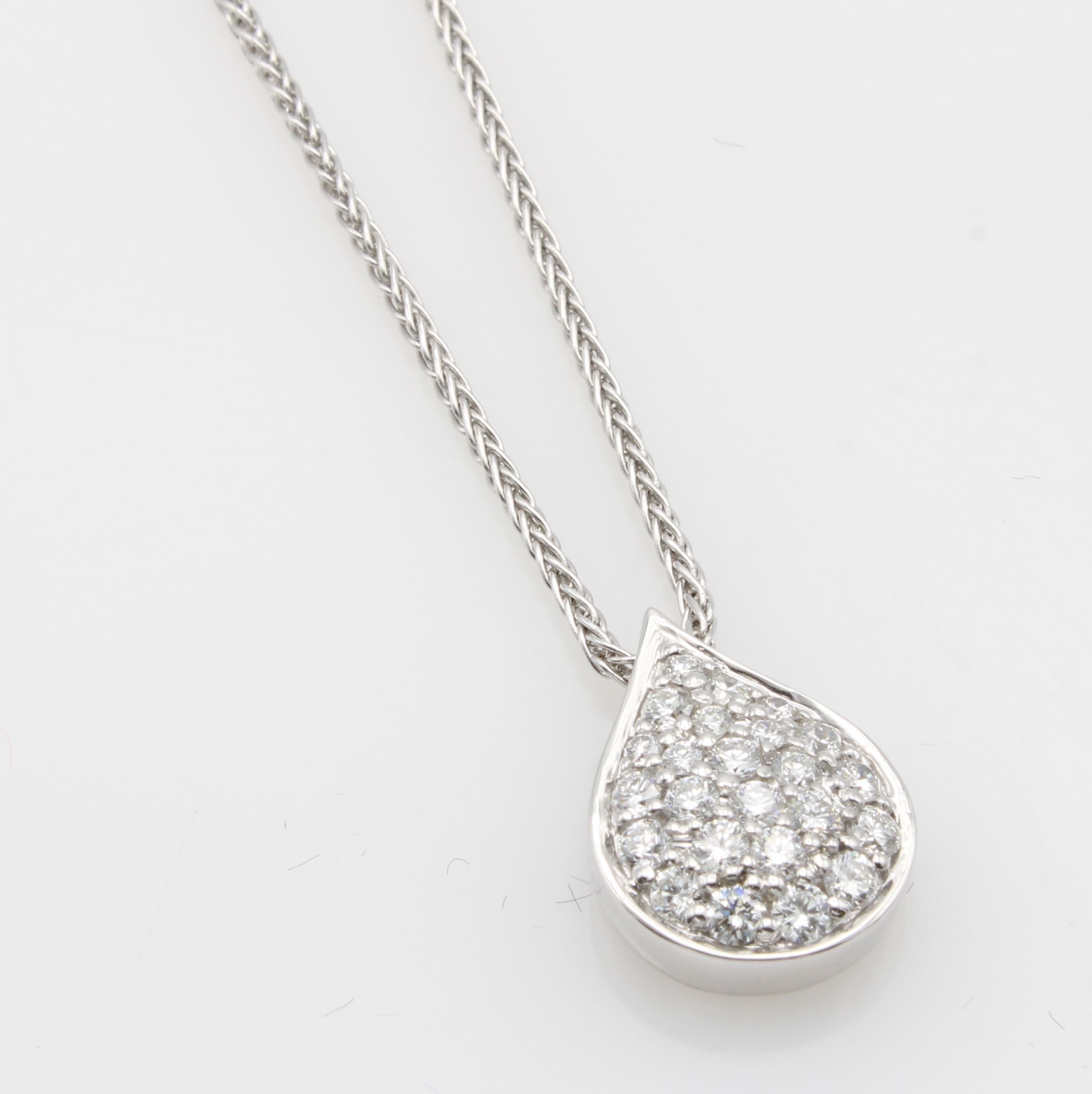 Image 27049483 - Anhänger mit Brillanten an Kette, WG 585/000, Tropfenform, Brill. zus. ca. 0.40 ct ...