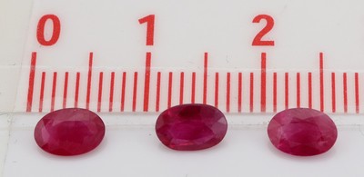 27049407a - Lot lose Rubine, zus. ca. 12.91 ct, ovalfacett. in versch. Größen und ...
