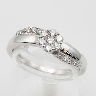 27049481a - Ring mit Brillanten, WG 585/000, Brill. z.T. blütenf. gef. zus. ca. 0.35 ct Weiß/si, ...
