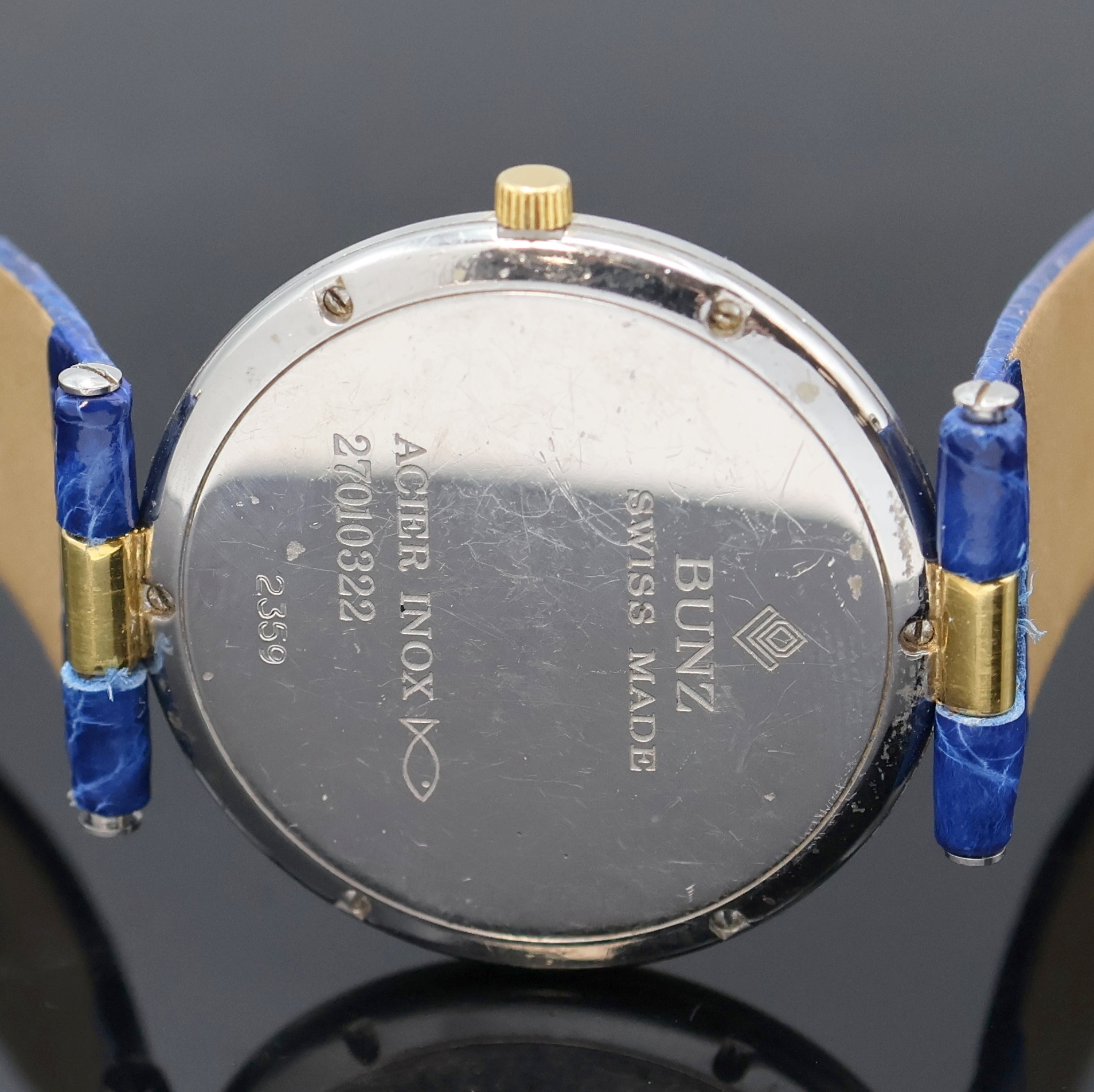 Detail e: BUNZ Design-Armbanduhr Referenz 27010322, Schweiz um 2005, quarz, Edelstahl/Gold inkl. neutr. Lederband m. orig. Dornschl., Boden 6- fach verschr., ...