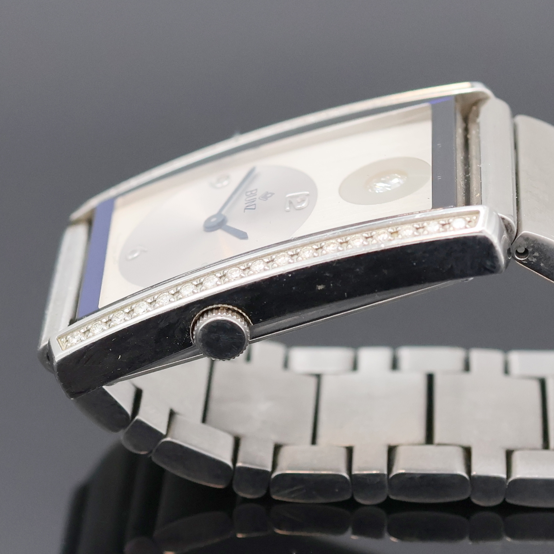 Detail d: BUNZ ausgefallene Armbanduhr Diamondtime, Schweiz um 2005, quarz, Edelstahl inkl. Gliederband m. dopp. Faltschl., Boden 4-fach verschr., Geh. sowie ...