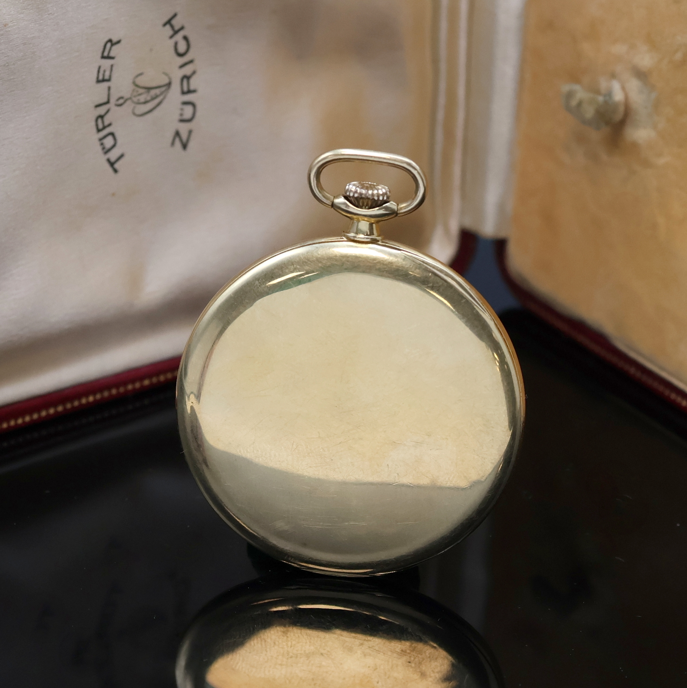 Detail a: TÜRLER ZÜRICH offene Taschenuhr in GG 750/000, Schweiz um 1927, glattes Geh. l. dell., Rückdeckel innen m. Widmung, champagnerfarb. Zifferbl. m. ...